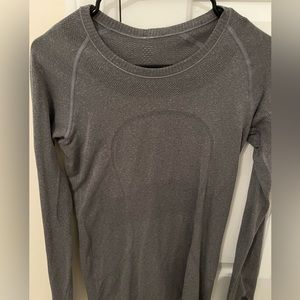 Lulu lemon long sleeve gray shirt